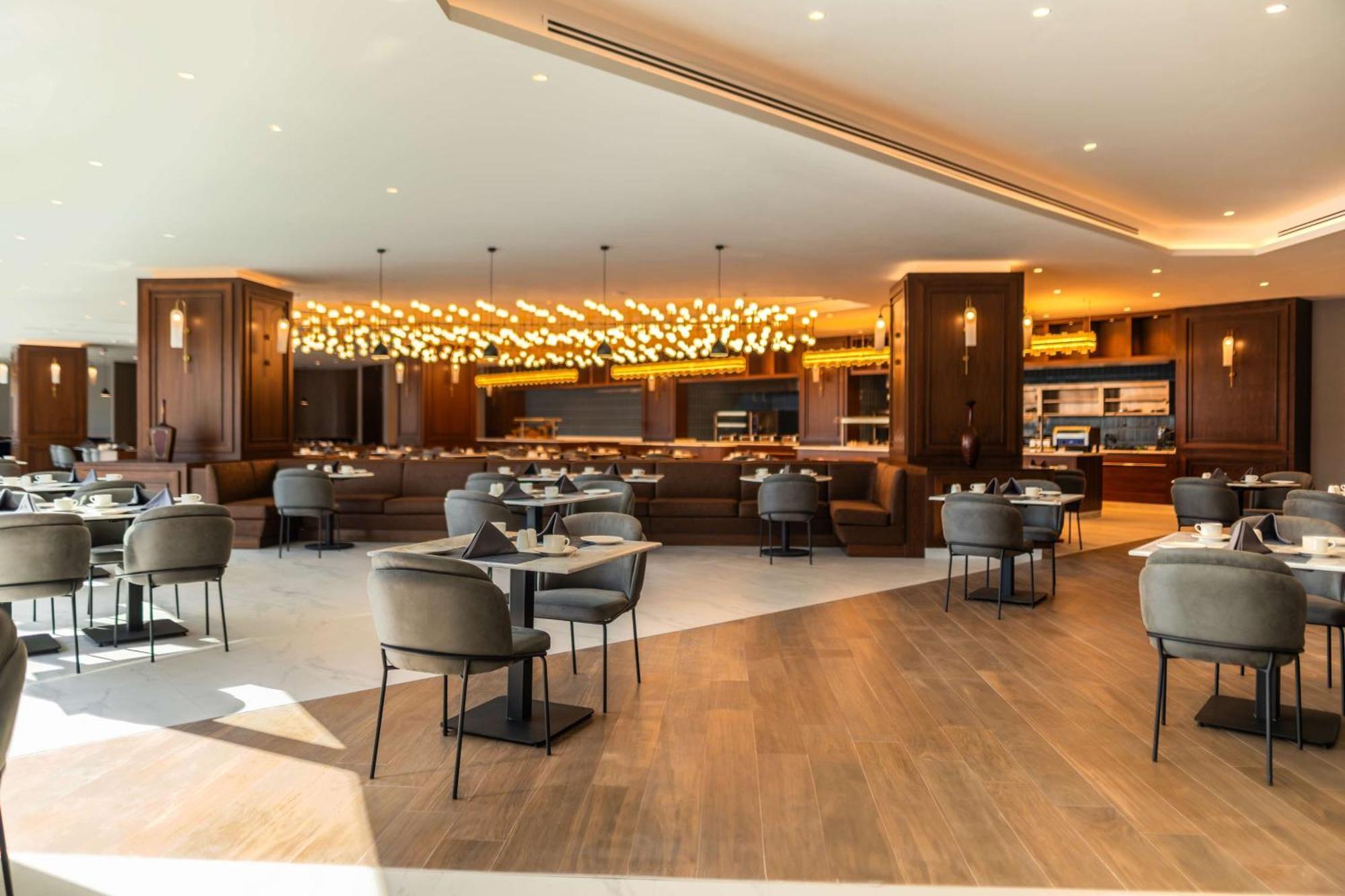 Radisson Blu Hotel, Amman Galleria Mall Exterior photo The restaurant at the hotel